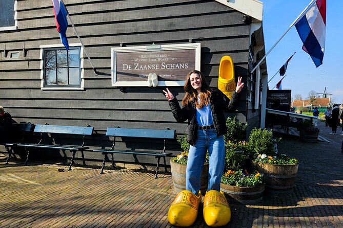 Zaanse Schans Windmills, Cheese and Volendam Tour from Amsterdam - Guides make or break it: look for the storytelling style you like
