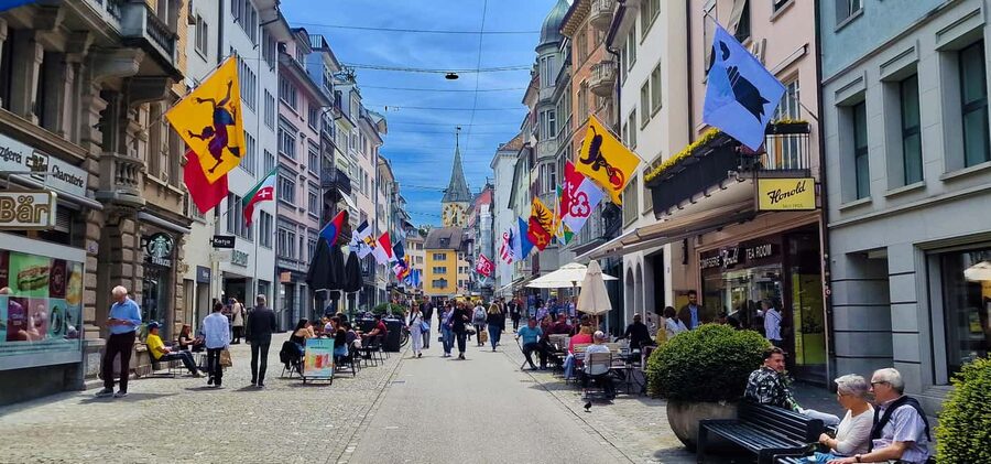 Zurich Open-top Tour and Chocolate and Cheese Countryside - Finding the swisstours bus at Sihlquai without stress
